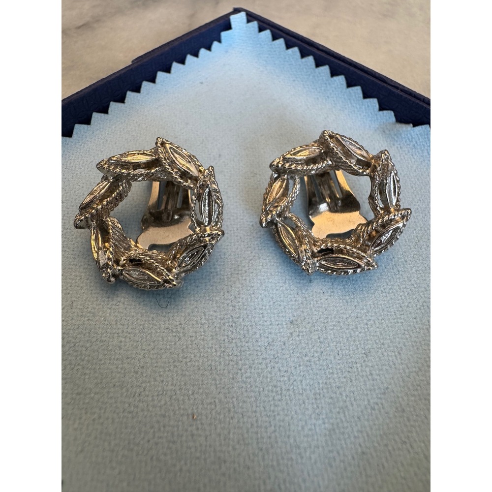 Vintage Trifari Silver Tone Wreath Leaf Textured Clip On Earrings Crown Mark